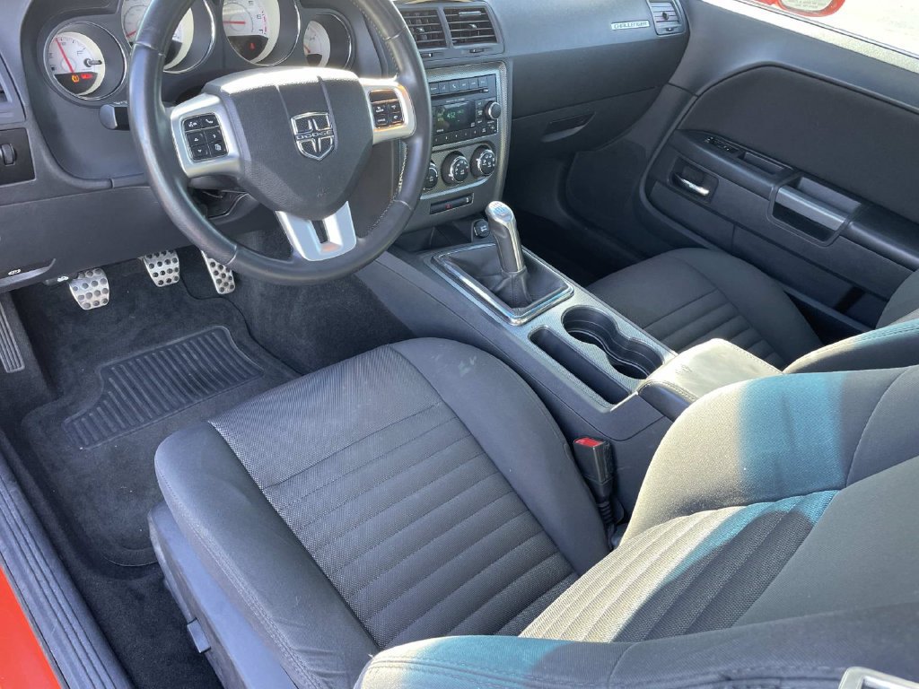 Used 2013 Dodge Challenger R/T RWD image 9