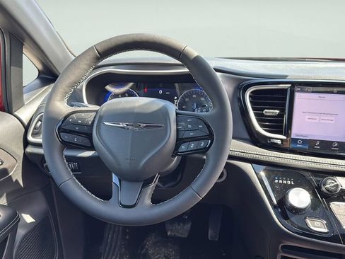 New 2026 Chrysler Pacifica Select AWD/4WD image 16