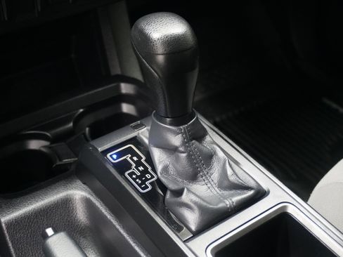 Used 2020 Toyota Tacoma SR AWD/4WD image 18