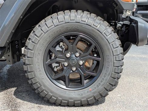 New 2025 Jeep Gladiator Sport image 38