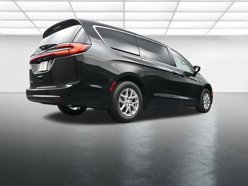 New 2026 Chrysler Pacifica Select image 24