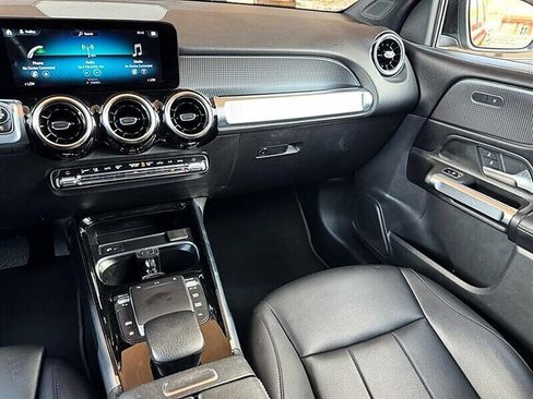 Used 2022 Mercedes-Benz GLB 250 4MATIC w/ Premium Package Lite image 18