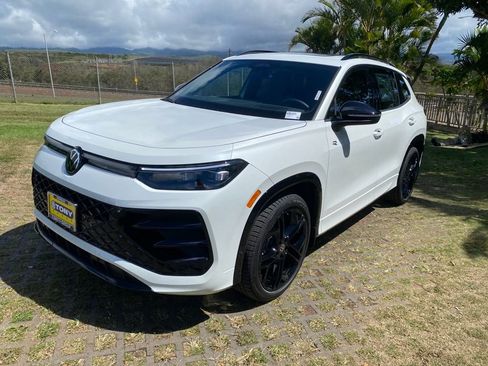 New 2026 Volkswagen Tiguan SE R-Line image 3