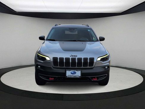 Used 2019 Jeep Cherokee Trailhawk image 3