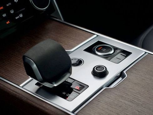 Used 2023 Land Rover Range Rover Long Wheelbase SE image 23