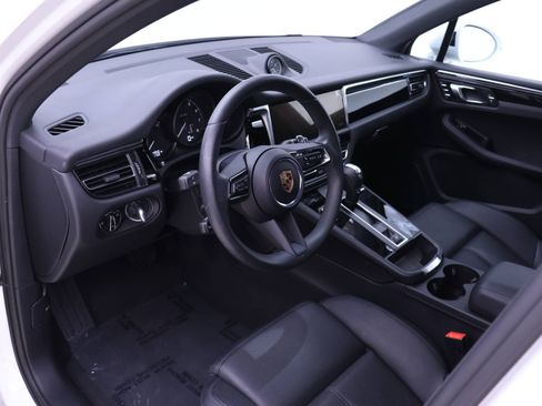 Used 2025 Porsche Macan image 4