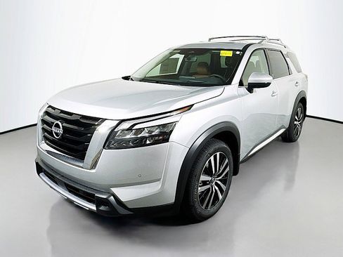 New 2025 Nissan Pathfinder Platinum w/ Cargo Package image 3