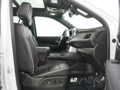 Used 2023 Chevrolet Tahoe Premier w/ Premium Package 2 AWD/4WD image 11
