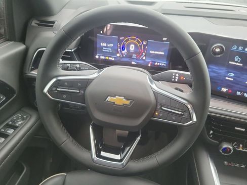 New 2025 Chevrolet Suburban Premier image 15