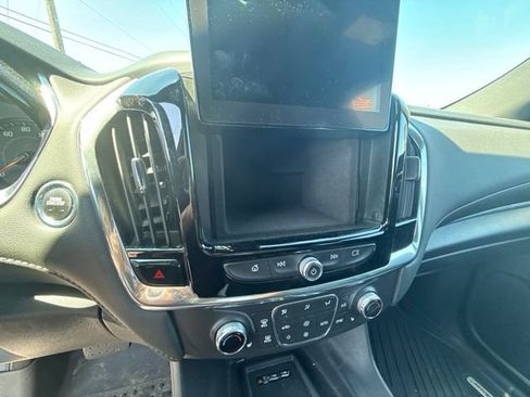 Used 2023 Chevrolet Traverse LT FWD image 24