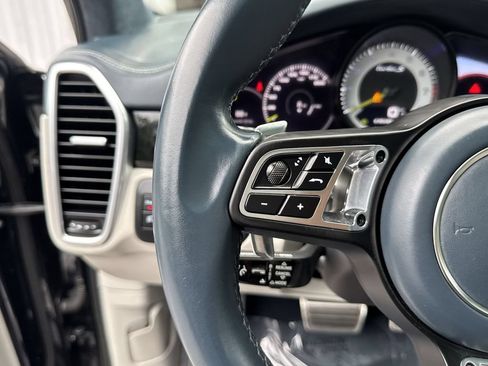 Used 2023 Porsche Cayenne Turbo S AWD/4WD image 17
