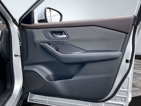 Certified 2021 Nissan Rogue SV FWD image 24