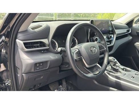 Certified 2025 Toyota Highlander LE FWD image 22