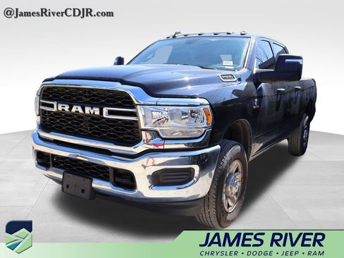 Used 2024 RAM 2500 Tradesman w/ Chrome Appearance Group AWD/4WD image 2
