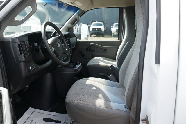 Used 2016 Chevrolet Express 3500 RWD image 2