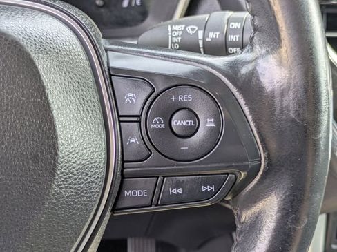 Used 2023 Toyota Corolla Cross XLE image 19