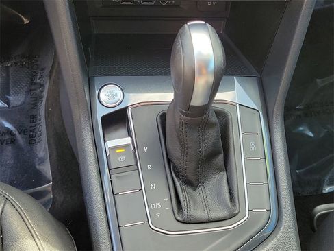 Used 2020 Volkswagen Tiguan SE image 24
