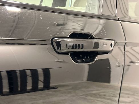 Used 2024 Jeep Grand Cherokee Limited w/ Luxury Tech Group II image 13