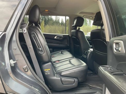 Used 2014 Nissan Pathfinder Platinum w/ Platinum Premium Package image 16