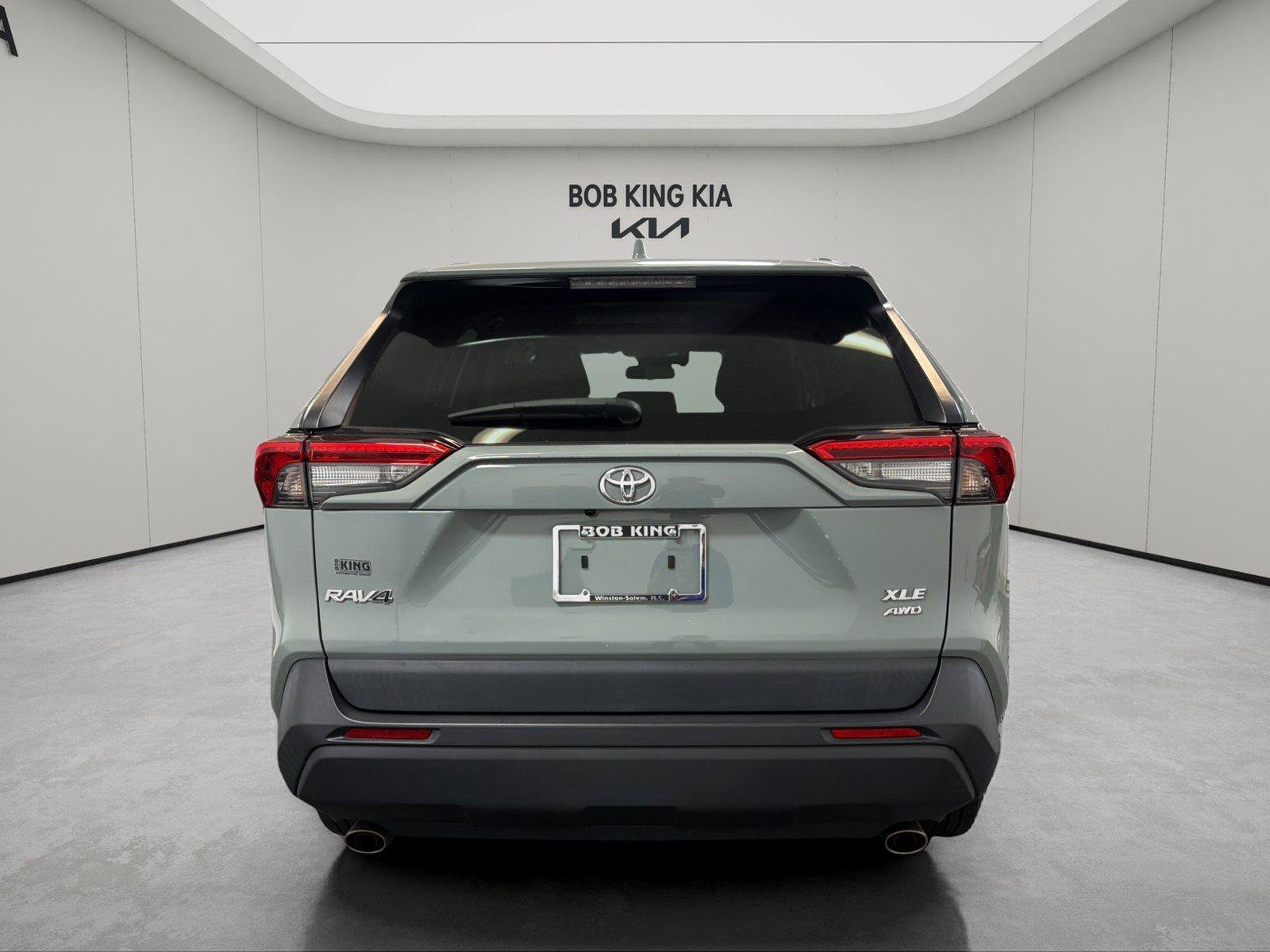 Used 2022 Toyota RAV4 XLE w/ Convenience Package AWD/4WD image 4