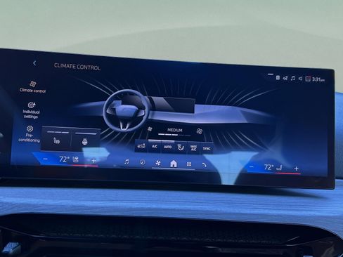 Used 2026 BMW 330i Sedan w/ Premium Package image 16