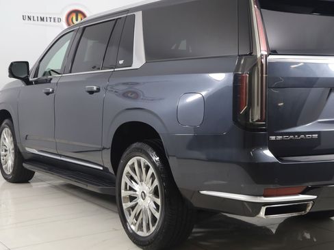 Used 2021 Cadillac Escalade ESV Premium Luxury AWD/4WD image 28