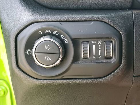 Used 2021 Jeep Gladiator Overland w/ Popular Equipment Package AWD/4WD image 28