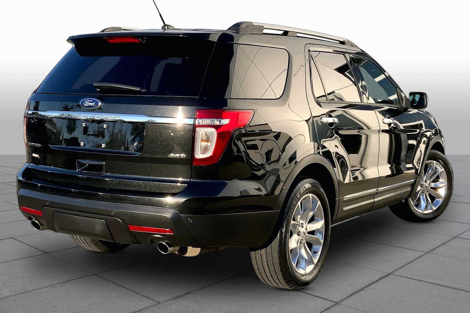 Used 2015 Ford Explorer Limited w/ Equipment Group 302A AWD/4WD image 12