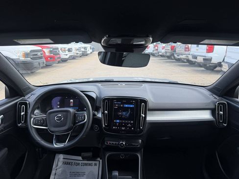 Used 2023 Volvo XC40 B5 Core AWD/4WD image 17