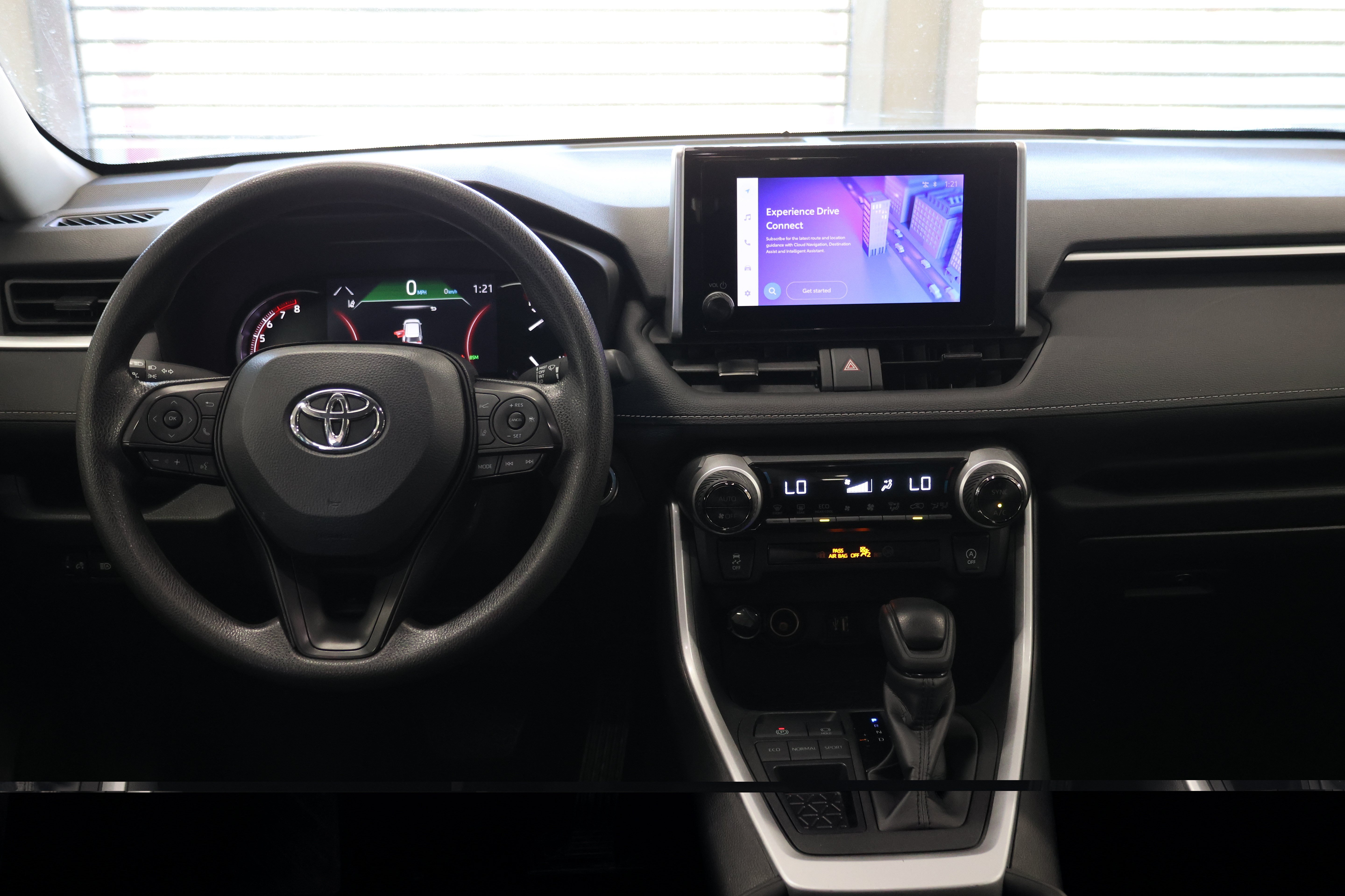 Used 2024 Toyota RAV4 XLE FWD image 28
