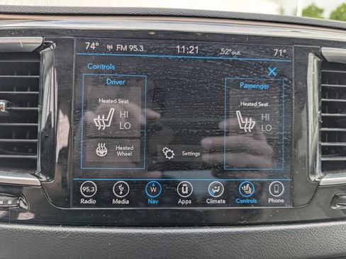 Used 2018 Chrysler Pacifica Touring-L Plus w/ Tire & Wheel Group FWD image 4