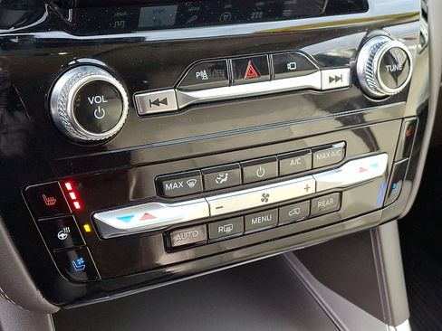 Certified 2022 Ford Explorer Platinum w/ Equipment Group 601A image 17