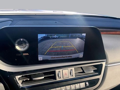 Used 2024 Lexus ES 300h w/ Premium Package FWD image 27
