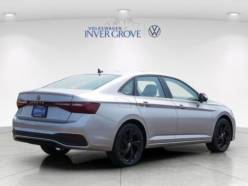 New 2025 Volkswagen Jetta SE FWD image 2