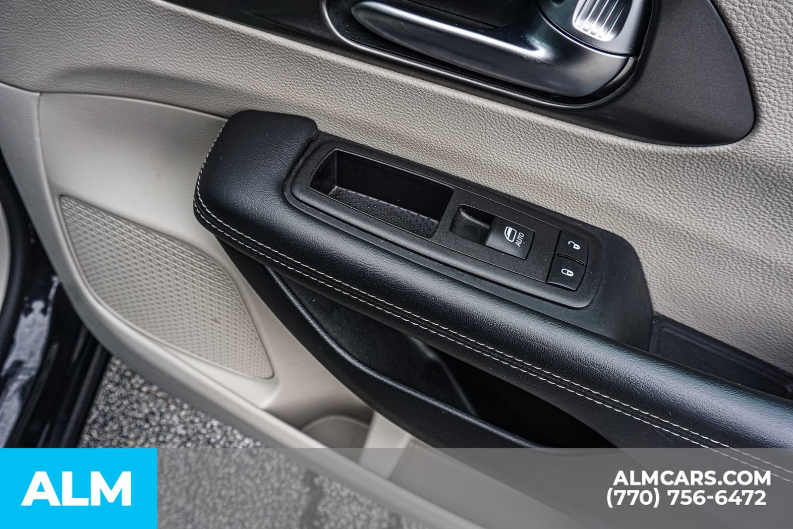 Used 2023 Chrysler Pacifica Touring-L FWD image 48