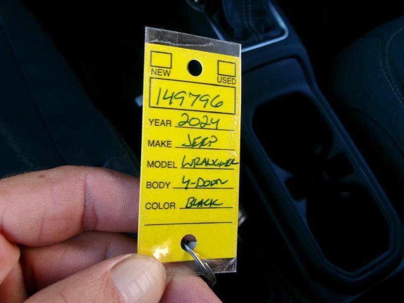 Used 2024 Jeep Wrangler Unlimited AWD/4WD image 15