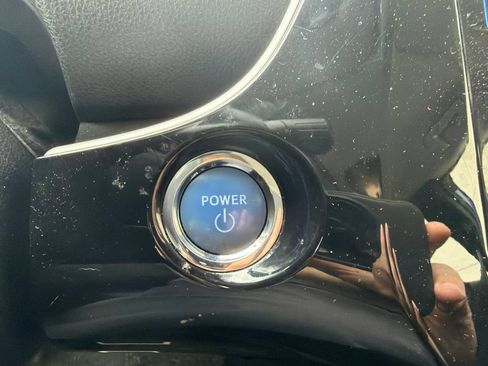Used 2017 Toyota Prius Three Touring FWD image 7