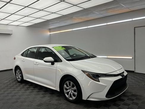 Used 2021 Toyota Corolla LE image 3