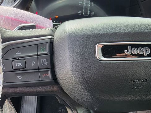 New 2025 Jeep Grand Cherokee Limited image 17