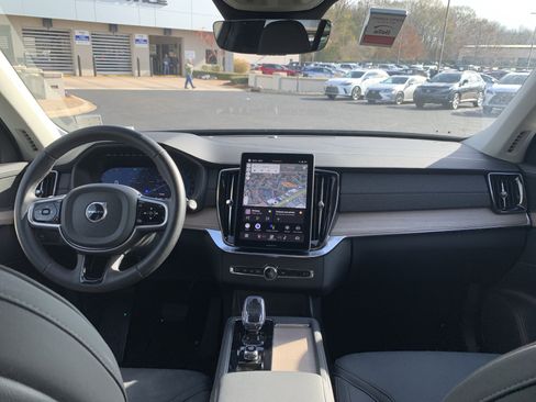 Used 2025 Volvo XC90 B6 Plus image 30