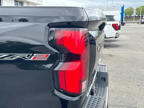 Used 2024 Chevrolet Colorado ZR2 w/ ZR2 Convenience Package III AWD/4WD image 9