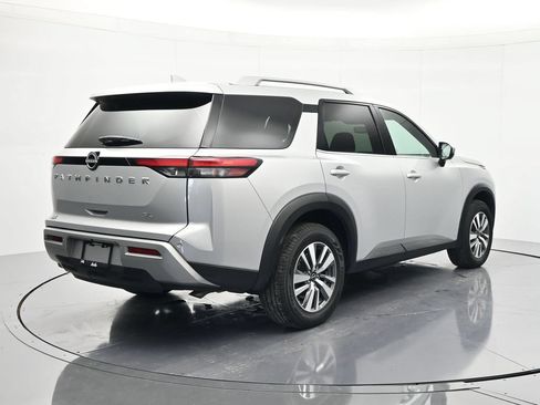 Certified 2025 Nissan Pathfinder SL FWD image 5