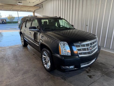 Used 2011 Cadillac Escalade ESV Platinum image 4