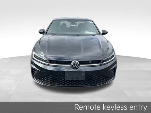 Used 2025 Volkswagen Jetta Sport image 2