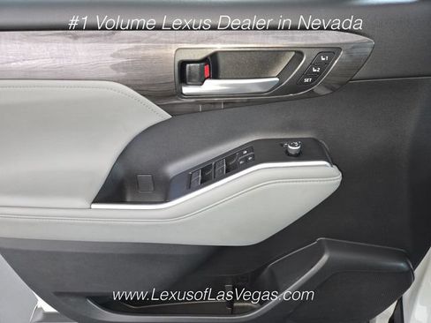Used 2023 Toyota Highlander Limited AWD/4WD image 15