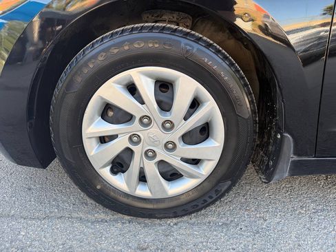 Used 2018 Hyundai Elantra SE FWD image 14