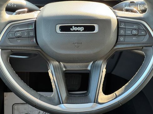Used 2024 Jeep Grand Cherokee Altitude AWD/4WD image 21