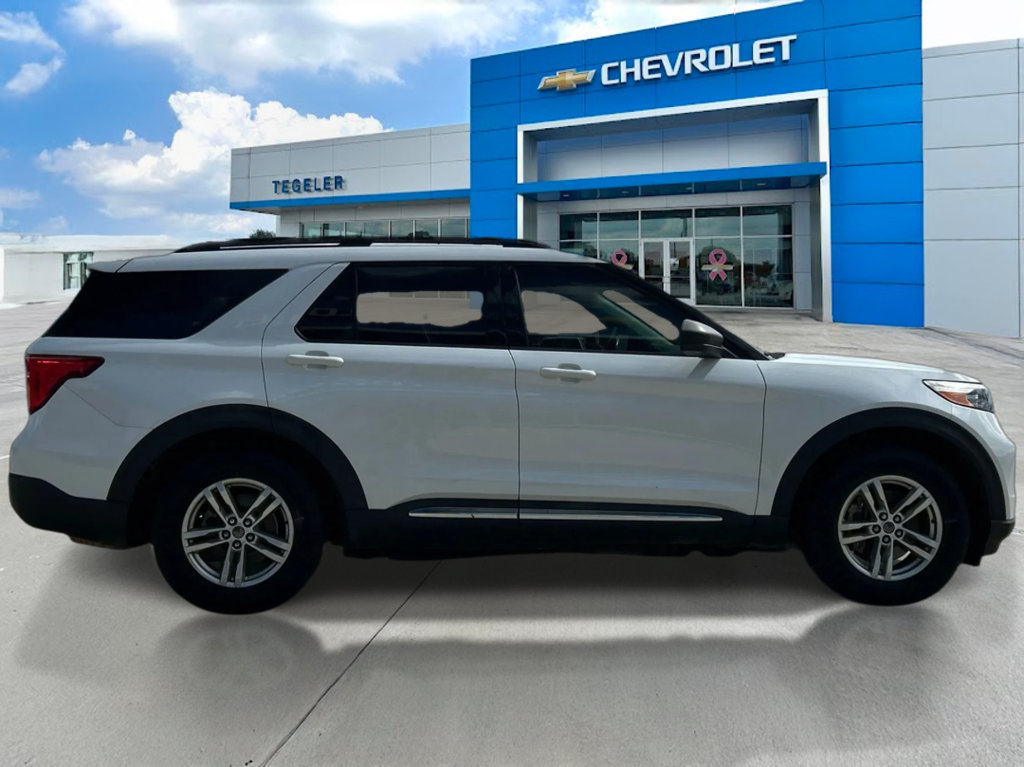 Used 2020 Ford Explorer XLT w/ Equipment Group 202A RWD image 4