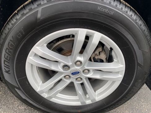 Used 2023 Ford Explorer XLT w/ Class IV Trailer Tow Package AWD/4WD image 15