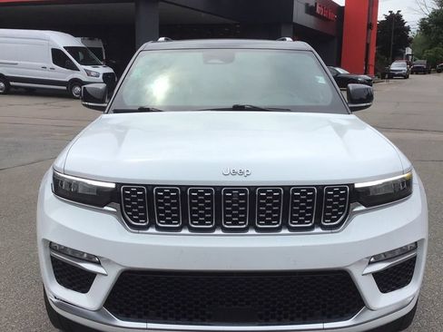 Used 2023 Jeep Grand Cherokee Summit w/ Luxury Tech Group V AWD/4WD image 2